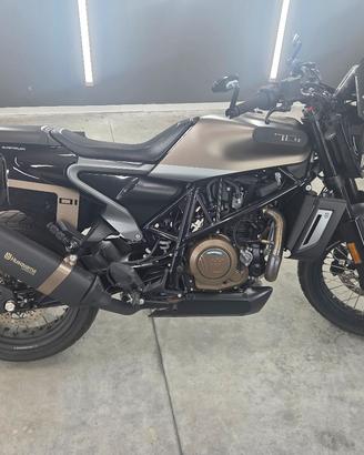 HUSQVARNA SVARTPILEN 701 Style