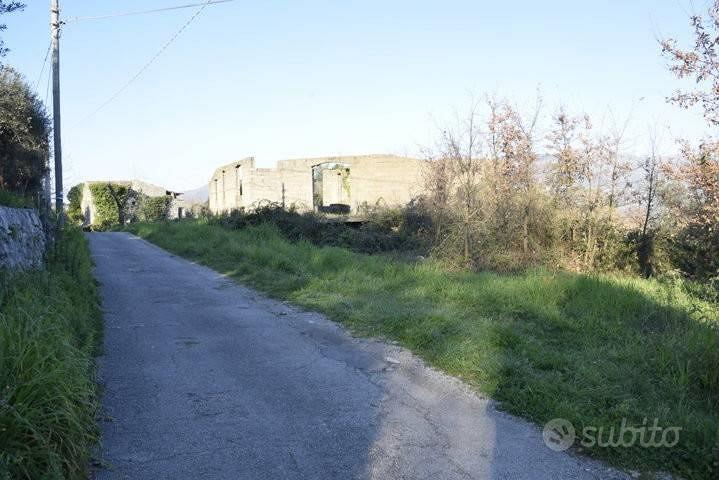 Rustico / Casale di 170 m² con più di 5 locali a S - Altro
