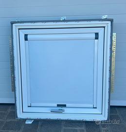 Finestre in pvc con annesse tendine oscuranti