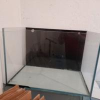 Acquario artigianale in extrachiaro con sump