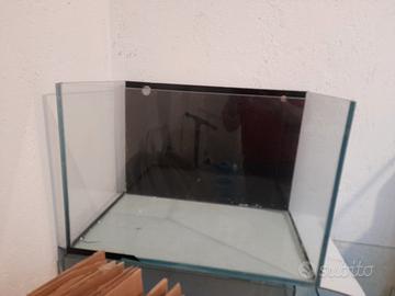 Acquario artigianale in extrachiaro con sump