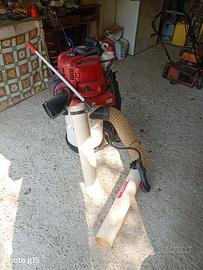 macchinario per raccogliere le nocciole 