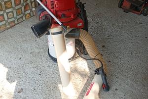 macchinario per raccogliere le nocciole 