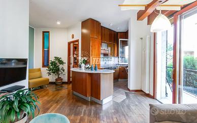 3 LOCALI COMPLETAMENTE RISTRUTTURATO A DUE PASSI D