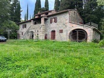 Rustico / Casale di 7740 m² con 5 locali e box aut