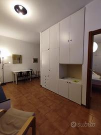 Pratico bilocale arredato