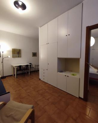 Pratico bilocale arredato