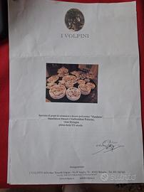servizio di piatti in ceramica a