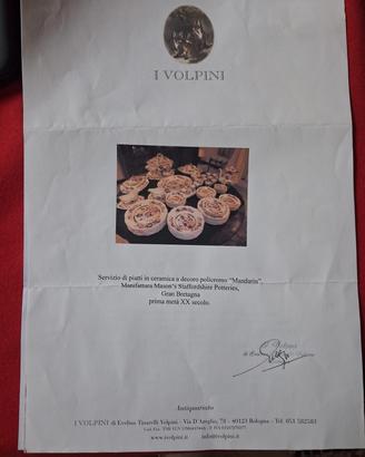 servizio di piatti in ceramica a
