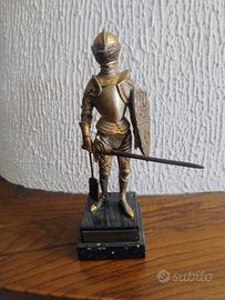 Statua in bronzo antico Cavagliere con corazza