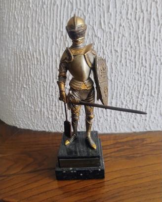 Statua in bronzo antico Cavagliere con corazza