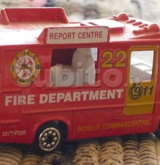 Vecchia automobilina " Fire Department"