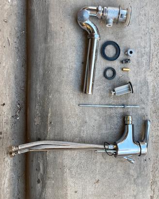 Rubinetto miscelatore piletta e sifone per bidet
