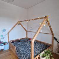 Letto a capanna Montessori in legno 140x200 