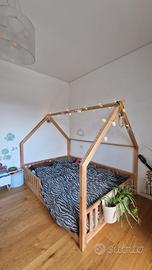 Letto a capanna Montessori in legno 140x200 
