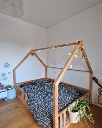 Letto a capanna Montessori in legno 140x200 