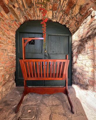 Culla antica in legno