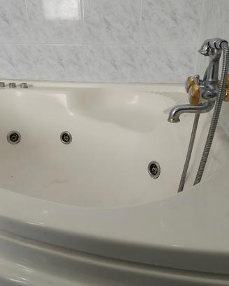 Vasca Idromassaggio Angolare con Seduta