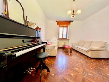 CASA SEMINDIPENDENTE A MERETO DI TOMBA