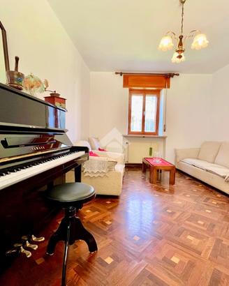 CASA SEMINDIPENDENTE A MERETO DI TOMBA