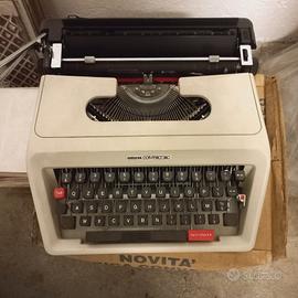 Macchina da scrivere vintage 