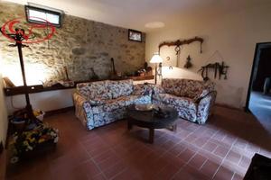 Rustico / Casale di 180 m² con 4 locali a Laterina