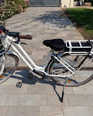 Bicicletta elettrica Elops Brain 36v bianca
