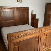 Camera da letto in legno intarsiato