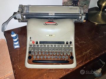 Macchina da scrivere Olivetti M80