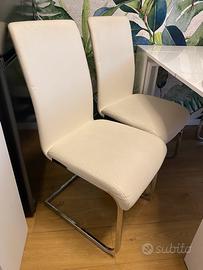 Sedie bianche da rivestire