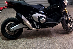 Honda x adv