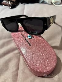 Occhiali Chiara Ferragni neri con logo