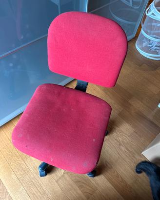 Sedia da ufficio. Da pulire in perfette condizioni