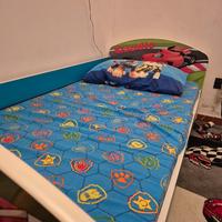 Lettino per bambino contenitore con materasso