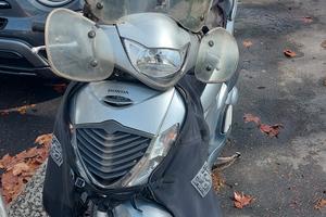 Honda SH 125 – 2006 – Parabrezza e bauletto