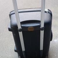 valigia trolley Samsonite con  la combinazione.