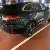 Jaguar F Pace
