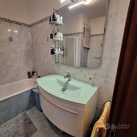 Mobile bagno sospeso