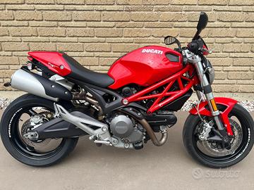 Ducati Monster 696 plus