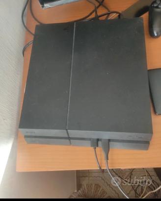 PlayStation 4 ,zona Livorno  trattabile 