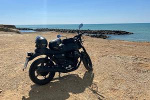 moto guzzi V7 stone anno 2023