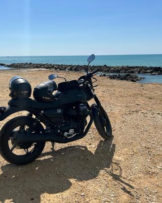 moto guzzi V7 stone anno 2023