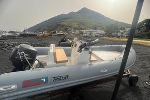 Trident 5,60 40cv pronto per navigare