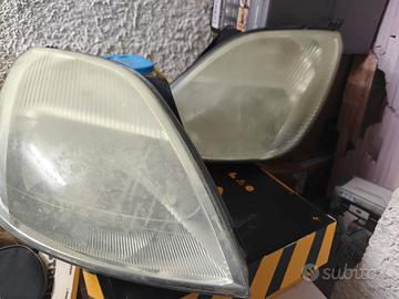 Coppia fari anteriori Ford fiesta 2004/2006