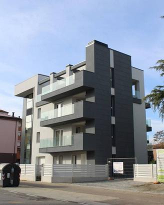 Attico / Mansarda di 241 m² con 5 locali e box aut