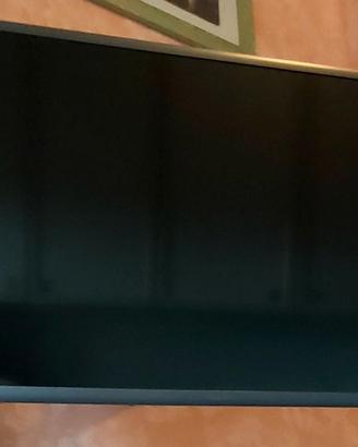 Smart TV Samsung 32 " con supporto a muro compreso