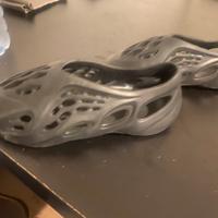 Modello yeezy foam ciabatte