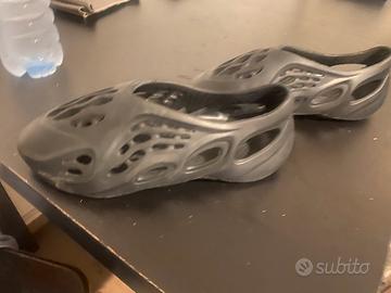 Modello yeezy foam ciabatte