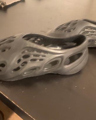 Modello yeezy foam ciabatte