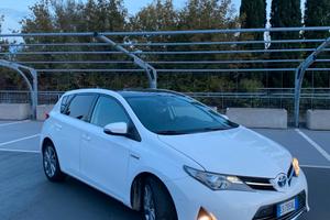 Toyota Auris Hybrid 2013